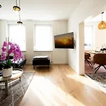 Gruenderzeit-wohnung Stadtmitte Mit Sonnenverwoehntem Balkon Lägenhet *