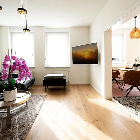 Gruenderzeit-wohnung Stadtmitte Mit Sonnenverwoehntem Balkon Apartmán *