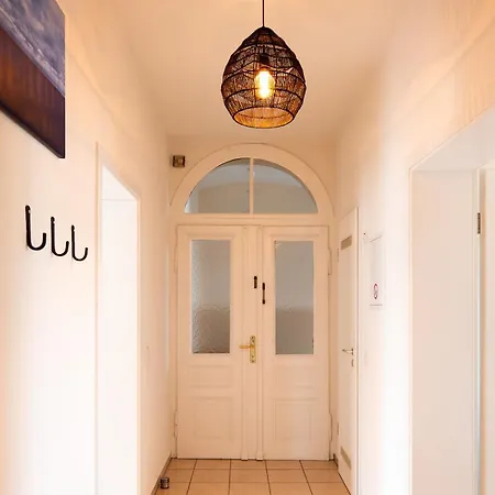 Gruenderzeit-wohnung Stadtmitte Mit Sonnenverwoehntem Balkon Apartmán