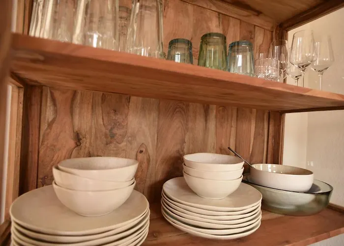 Gründerzeit-wohnung Stadtmitte Mit Sonnenverwöhntem Balkon *