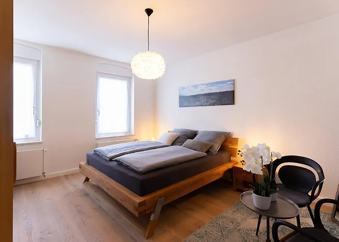 Gründerzeit-wohnung Stadtmitte Mit Sonnenverwöhntem Balkon *