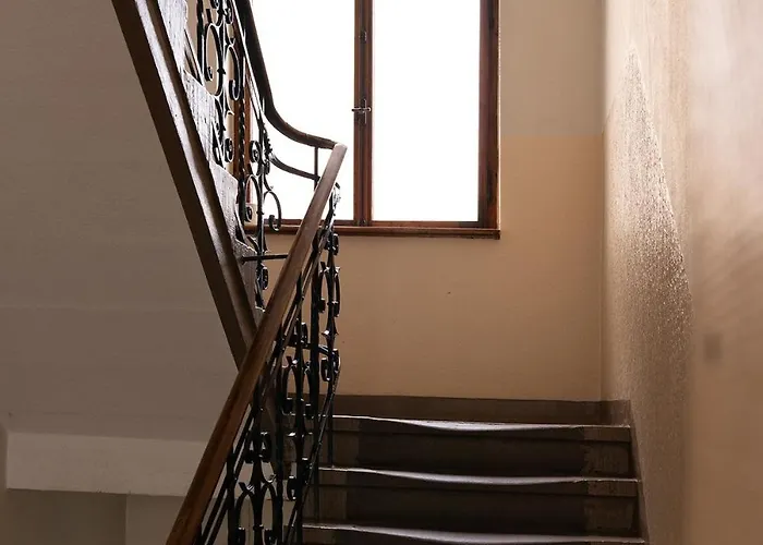 Gründerzeit-wohnung Stadtmitte Mit Sonnenverwöhntem Balkon Apartment